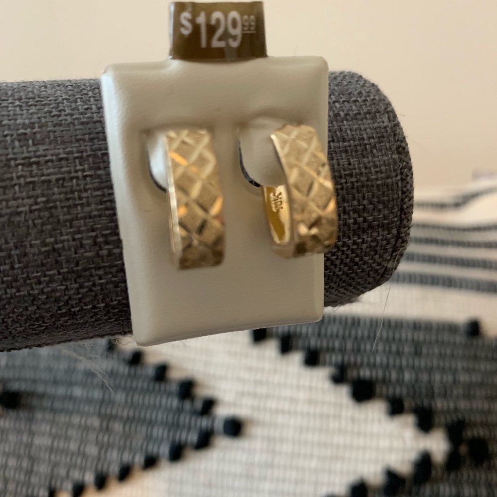 New 10K Yellow Gold Earrings